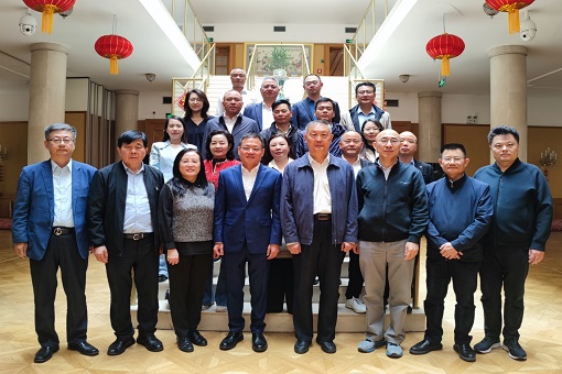 黄志挺董事长随中国机电收支口商会代表团会见捷克